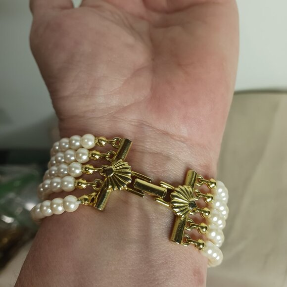 Richelieu Faux Pearl Bracelet - Picture 8 of 10